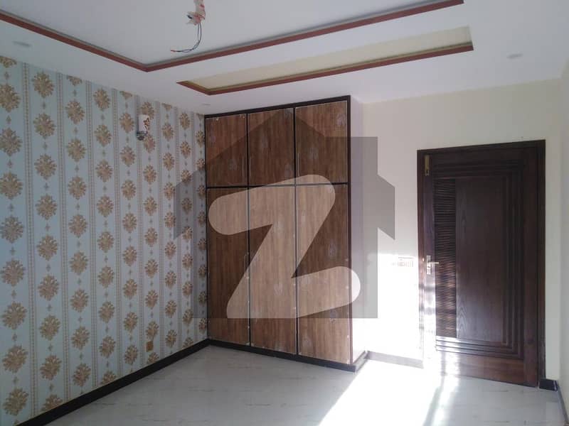 گلبرگ لاہور میں 3 کمروں کا 12 مرلہ مکان 1.25 لاکھ میں کرایہ پر دستیاب ہے۔