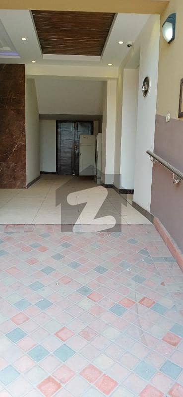 10 Marla 3 Bed Room Apartment For Sale