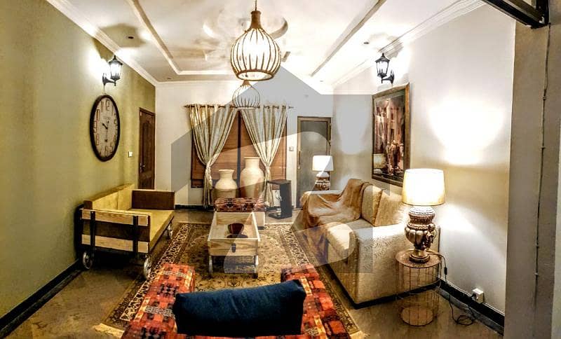 کیولری گراؤنڈ لاہور میں 3 کمروں کا 7 مرلہ مکان 1.65 کروڑ میں برائے فروخت۔