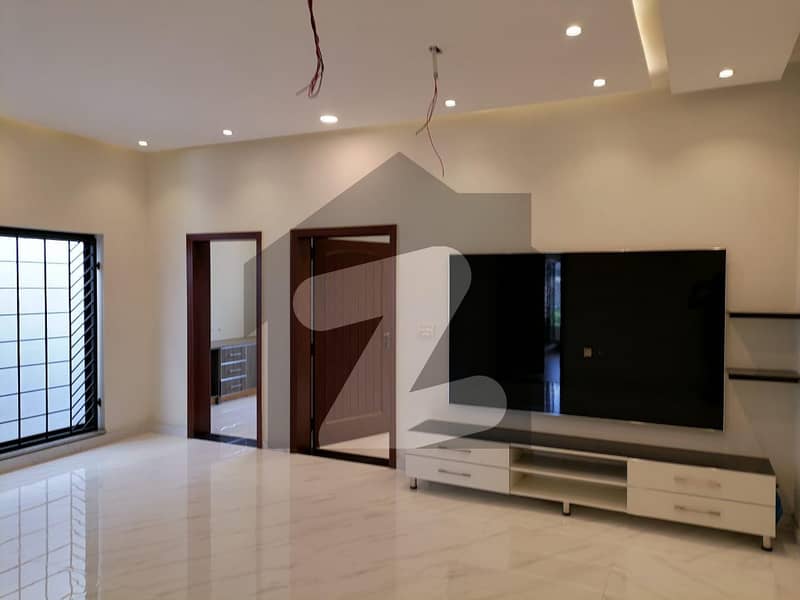 A Well Designed Corner House Is Up For Sale In An Ideal Location In Mustafa Town