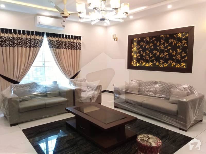 بحریہ ٹاؤن شاہین بلاک بحریہ ٹاؤن سیکٹر B بحریہ ٹاؤن لاہور میں 8 کمروں کا 1 کنال مکان 5.5 کروڑ میں برائے فروخت۔