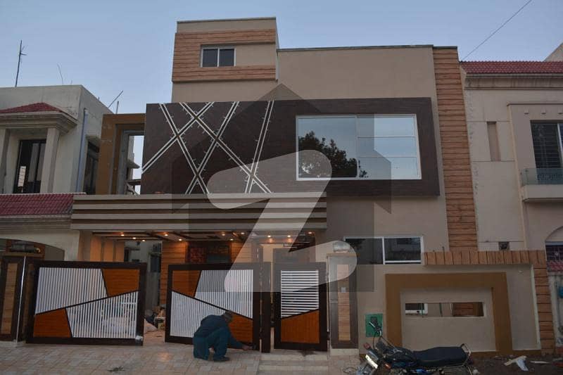 A BEAUTIFUL 10 MARLA HOUSE FOR SALE IN JASMINE BLOCK SECTOR C BAHRIA TOWN LAHORE