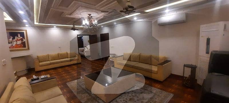 ماڈل ٹاؤن ۔ بلاک اے ماڈل ٹاؤن لاہور میں 5 کمروں کا 2.35 کنال مکان 17.5 کروڑ میں برائے فروخت۔