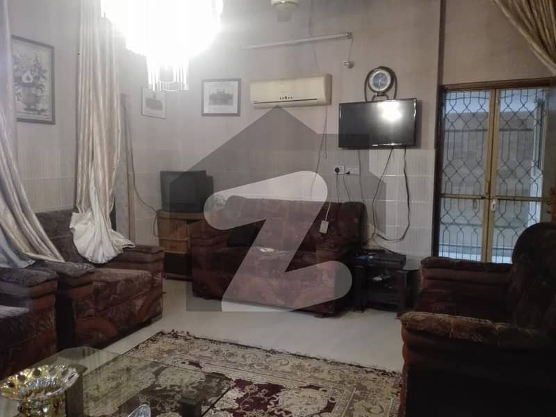 گارڈن ٹاؤن - اورنگزیب بلاک گارڈن ٹاؤن لاہور میں 5 کمروں کا 2 کنال مکان 11.5 کروڑ میں برائے فروخت۔