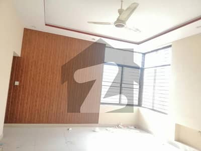 گارڈن ٹاؤن - اورنگزیب بلاک گارڈن ٹاؤن لاہور میں 3 کمروں کا 1 کنال مکان 5.2 کروڑ میں برائے فروخت۔