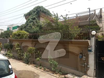 Ideal 1 Kanal House Available In Ali Colony, Lahore