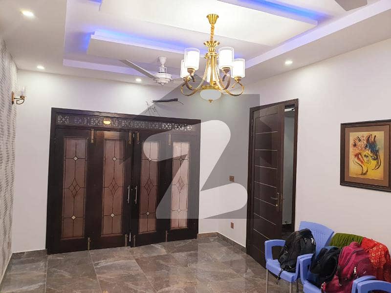 لیک سٹی ۔ سیکٹر ایم ۔ 2اے لیک سٹی رائیونڈ روڈ لاہور میں 5 کمروں کا 10 مرلہ مکان 3.65 کروڑ میں برائے فروخت۔