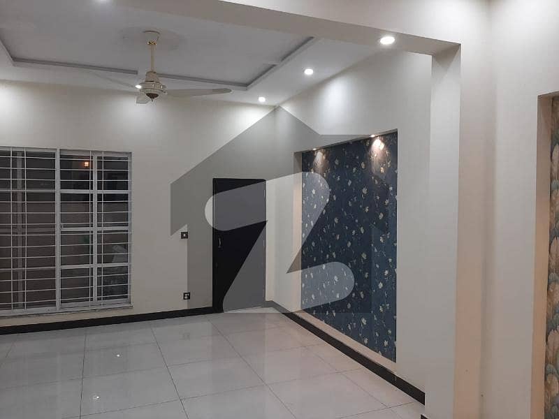 لیک سٹی - سیکٹر ایم-7بی لیک سٹی رائیونڈ روڈ لاہور میں 4 کمروں کا 5 مرلہ مکان 1.95 کروڑ میں برائے فروخت۔