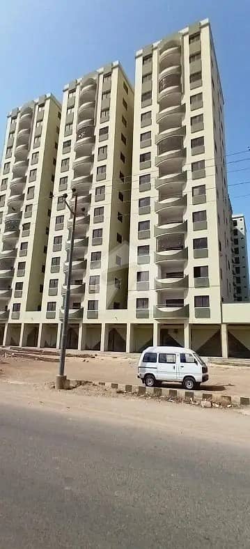سکیم 33 کراچی میں 3 کمروں کا 8 مرلہ فلیٹ 1.05 کروڑ میں برائے فروخت۔