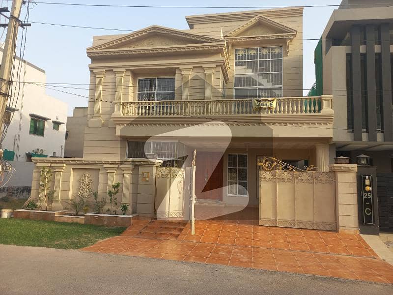10 marla Spanish style house for sale available in Tare Garden Housing Society Lahore