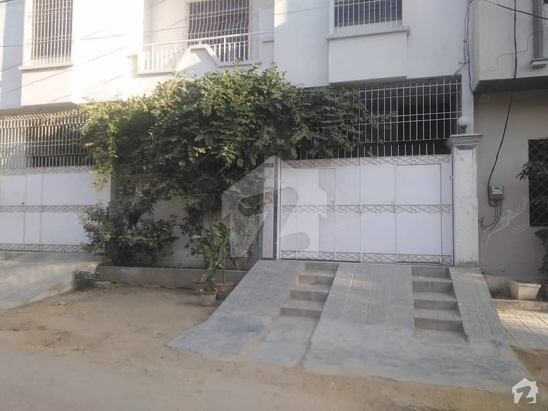 گلستانِِ جوہر ۔ بلاک اے 3 گلستانِ جوہر کراچی میں 5 کمروں کا 4 مرلہ مکان 2.15 کروڑ میں برائے فروخت۔