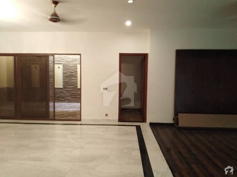 Good 300 Square Yards House For Rent In DHA Defence