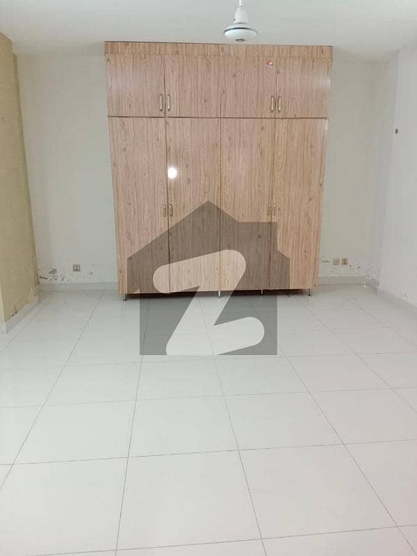 DEFENCE EXECUTIVE THREE BED LUXUARY APARTMENT AVAILABLE FOR SALE