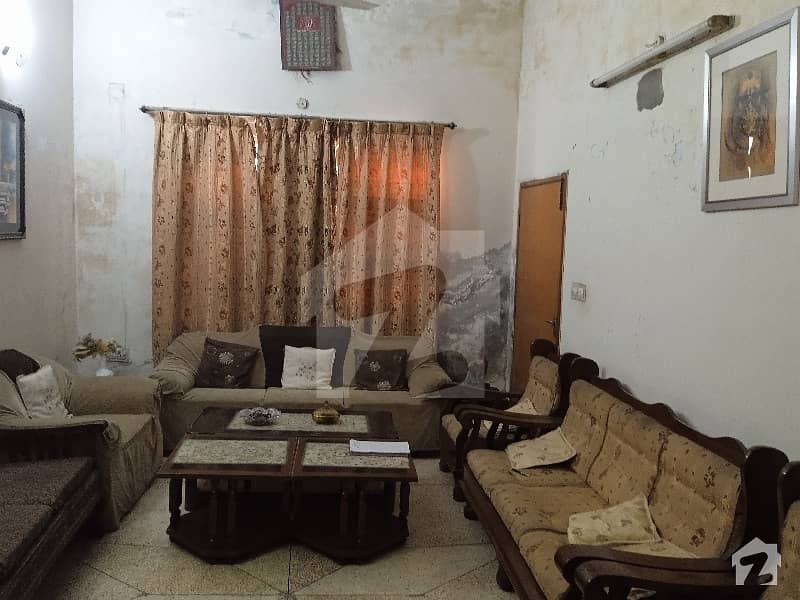 علامہ اقبال ٹاؤن لاہور میں 4 کمروں کا 10 مرلہ مکان 2.6 کروڑ میں برائے فروخت۔