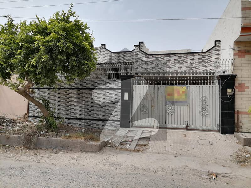 پاک ایوینیو کالونی ساہیوال میں 4 کمروں کا 11 مرلہ مکان 1.5 کروڑ میں برائے فروخت۔