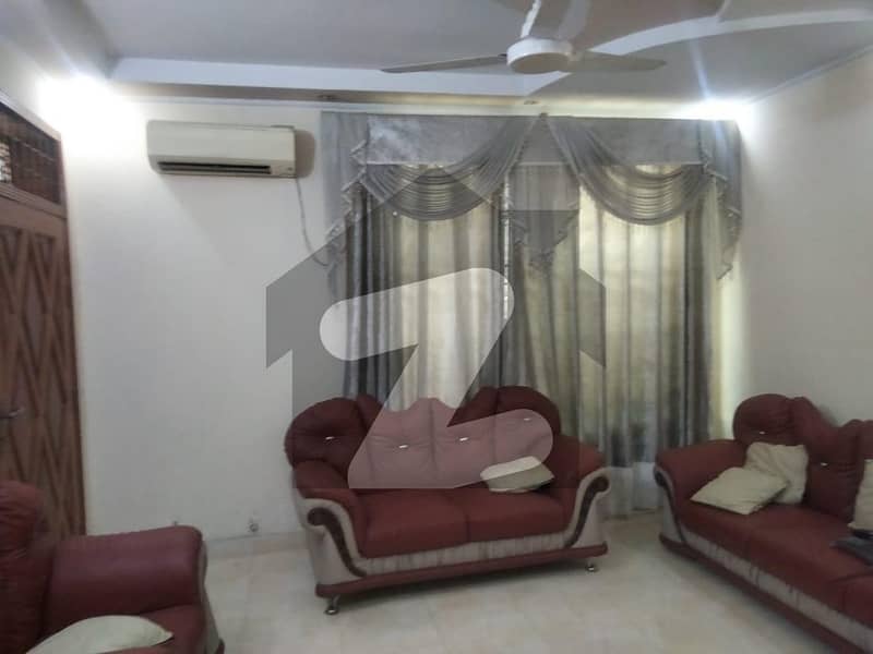 گارڈن ٹاؤن - احمد بلاک گارڈن ٹاؤن لاہور میں 7 کمروں کا 2 کنال مکان 3.6 لاکھ میں کرایہ پر دستیاب ہے۔