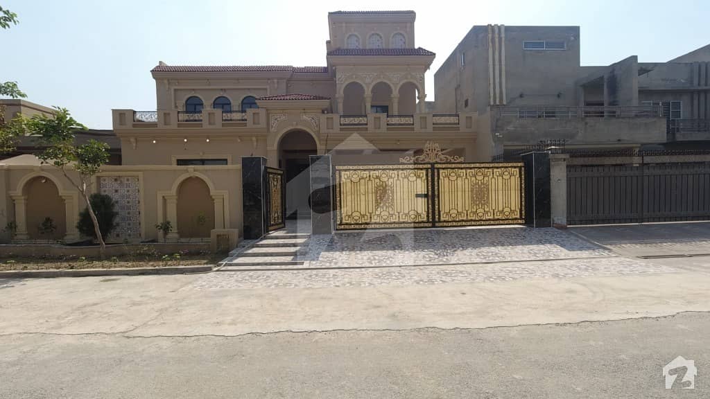 A Perfect House Awaits You In Nasheman-e-Iqbal Phase 2 - Block A Lahore