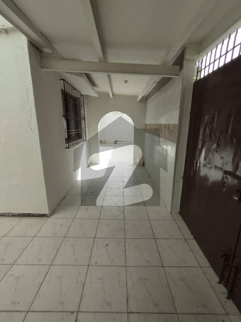 کلفٹن ۔ بلاک 9 کلفٹن کراچی میں 4 کمروں کا 10 مرلہ مکان 1.5 لاکھ میں کرایہ پر دستیاب ہے۔