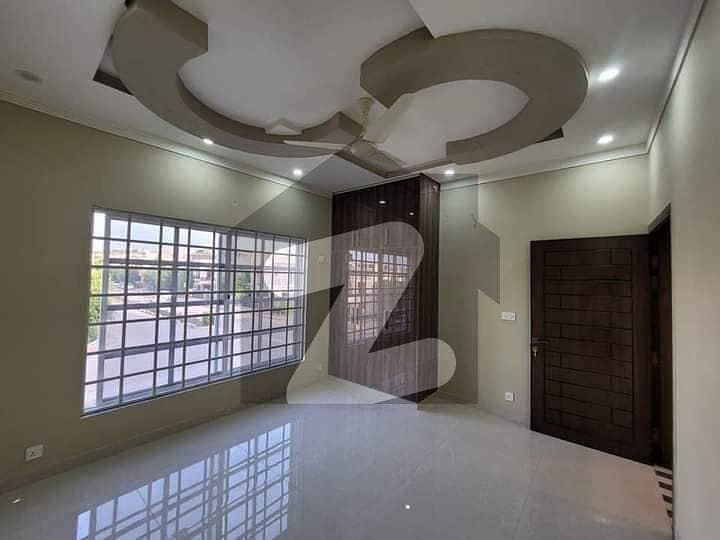 Beautiful 10 Marla Slightly Used Bungalow For Sale In Phase 4 Dha Lahore