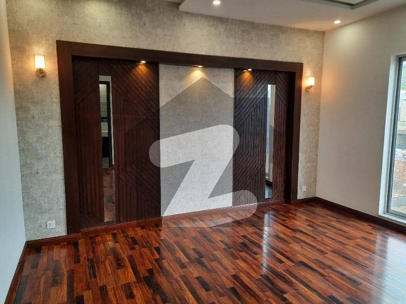 ڈی ایچ اے فیز 4 ڈیفنس (ڈی ایچ اے) لاہور میں 5 کمروں کا 1 کنال مکان 7.35 کروڑ میں برائے فروخت۔