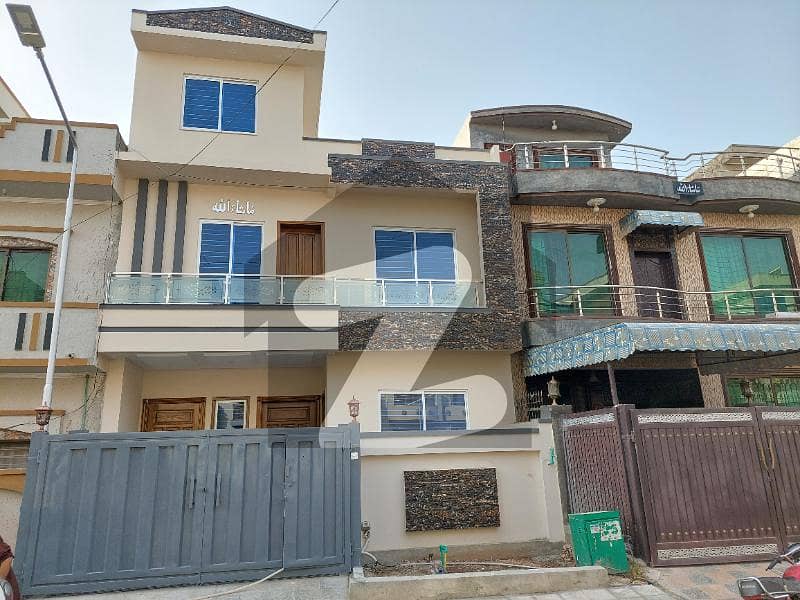 Beautiful Good Location 25x40 House For Sale In G-13