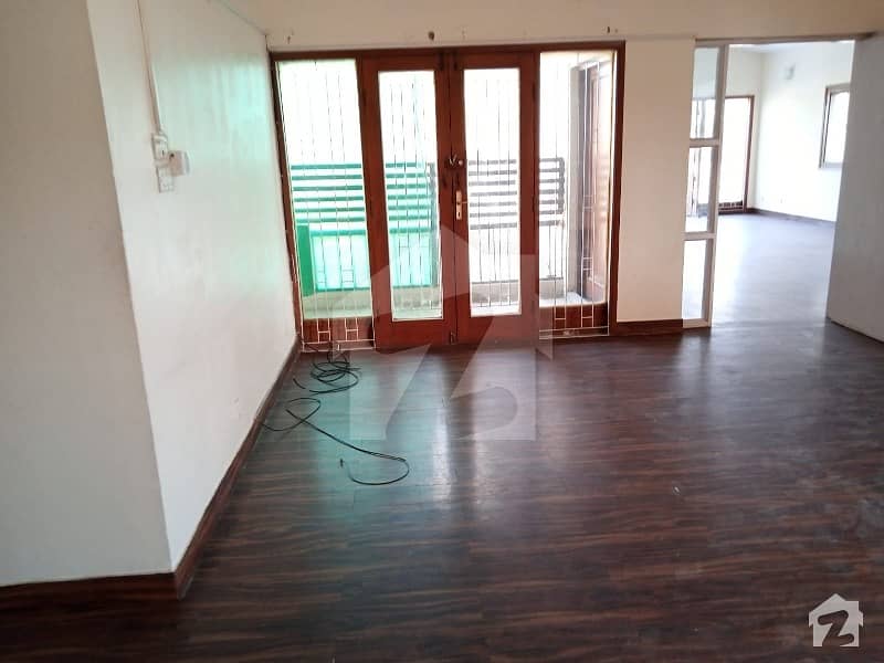 1000 Sq Yards 3 Bed Portion For Rent
