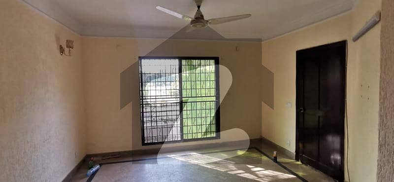 ویلینشیاء ۔ بلاک پی ویلینشیاء ہاؤسنگ سوسائٹی لاہور میں 3 کمروں کا 5 مرلہ مکان 1.55 کروڑ میں برائے فروخت۔