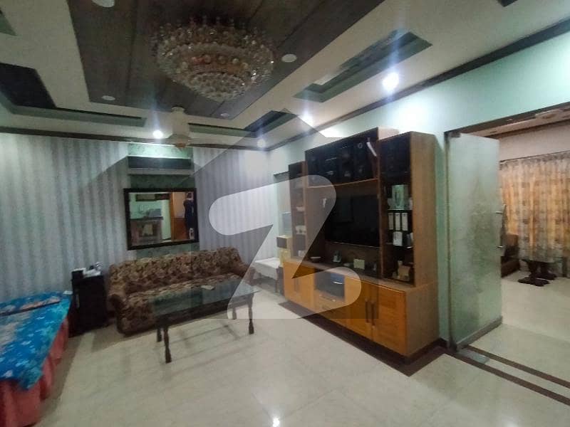 طارق گارڈنز لاہور میں 4 کمروں کا 10 مرلہ مکان 3.25 کروڑ میں برائے فروخت۔