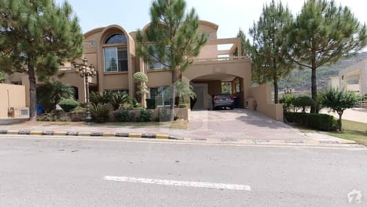 بحریہ گالف سٹی بحریہ ٹاؤن اسلام آباد میں 3 کمروں کا 15 مرلہ مکان 6.5 کروڑ میں برائے فروخت۔
