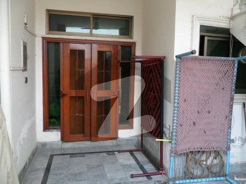 پی سی ایس آئی آر سٹاف کالونی لاہور میں 3 کمروں کا 4 مرلہ مکان 1.1 کروڑ میں برائے فروخت۔