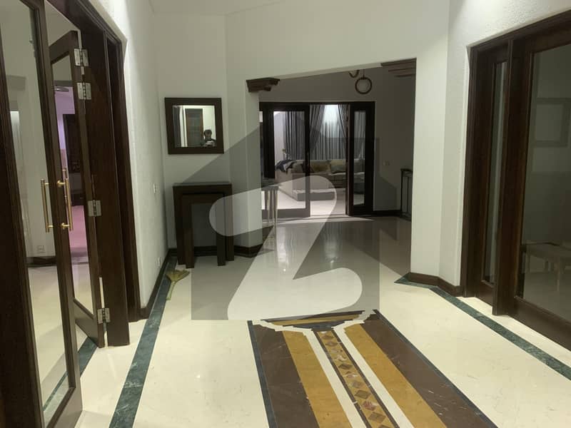 ماڈل ٹاؤن لاہور میں 6 کمروں کا 2 کنال مکان 5.5 لاکھ میں کرایہ پر دستیاب ہے۔