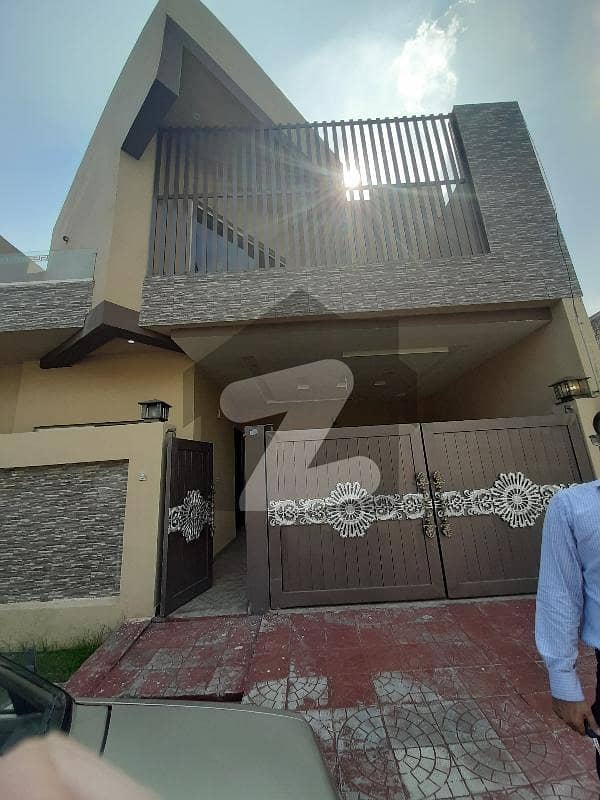 ماڈل سٹی ون کینال روڈ فیصل آباد میں 4 کمروں کا 7 مرلہ مکان 2.5 کروڑ میں برائے فروخت۔ ماڈل سٹی ون کینال روڈ فیصل آباد میں 4 کمروں کا 7 مرلہ مکان 2.5 کروڑ میں برائے فروخت۔