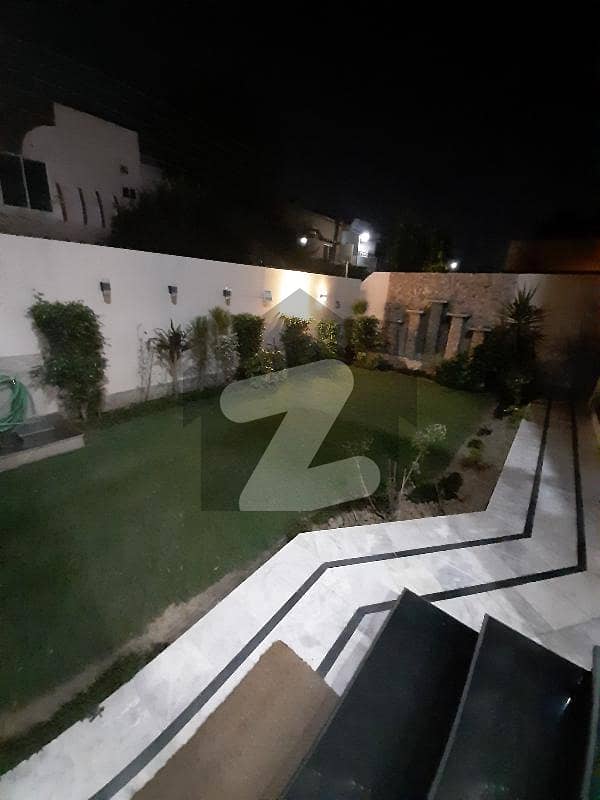کینال روڈ فیصل آباد میں 7 کمروں کا 18 مرلہ مکان 7 کروڑ میں برائے فروخت۔