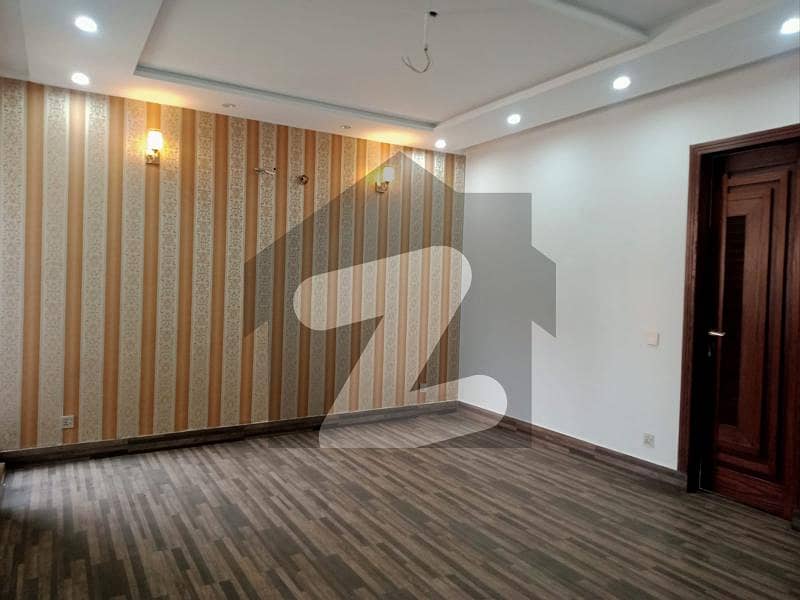 این ایف سی 1 - بلاک ڈی (ایس ای) این ایف سی 1 لاہور میں 5 کمروں کا 1 کنال مکان 6 کروڑ میں برائے فروخت۔