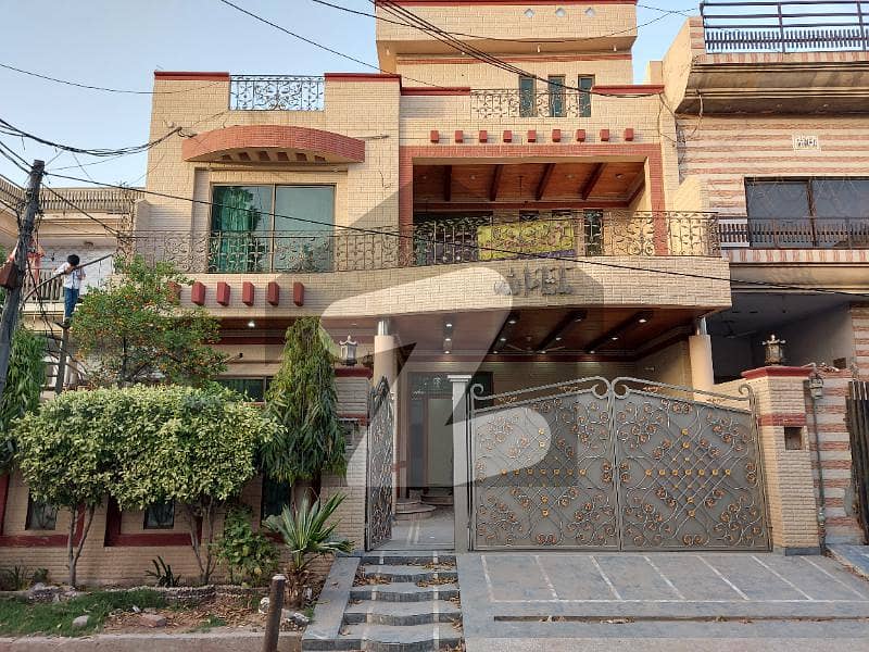 جوہر ٹاؤن فیز 1 جوہر ٹاؤن لاہور میں 5 کمروں کا 12 مرلہ مکان 3.25 کروڑ میں برائے فروخت۔