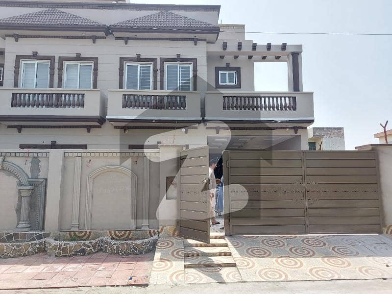 10 Marla Double Story 5 Bed 2 TVL 2 Kitchen 1 Servant Quarter Super Hot Location Solid Construction