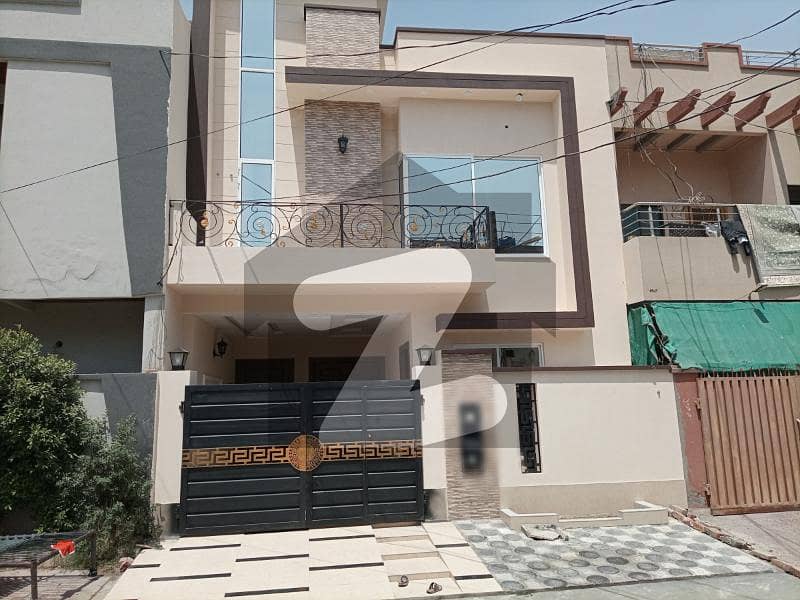 Johar town 5 Marla House for sale brand new Hot location 5 based room Double story