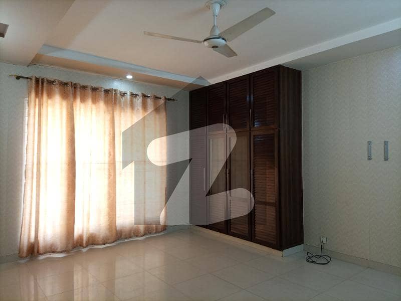 1 kanal House for sale in Johar town Hot location like new 5 based room Double story