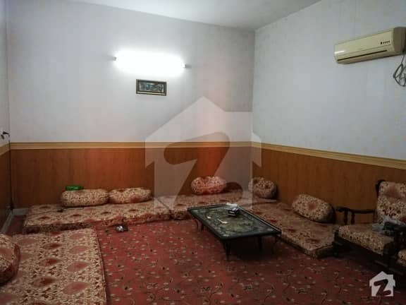 یونیورسٹی روڈ پشاور میں 7 کمروں کا 15 مرلہ مکان 2.6 کروڑ میں برائے فروخت۔