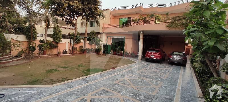 ماڈل ٹاؤن ۔ بلاک ای ماڈل ٹاؤن لاہور میں 5 کمروں کا 1.35 کنال مکان 9.35 کروڑ میں برائے فروخت۔