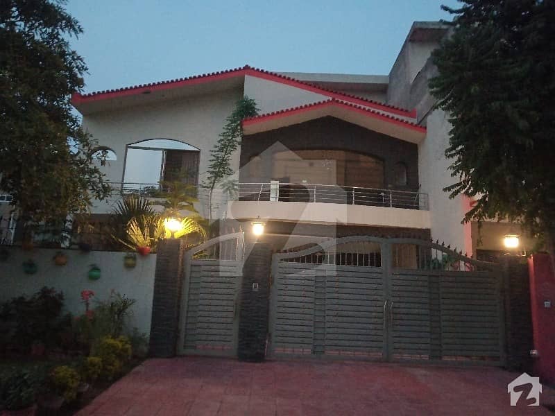 جناح گارڈنز ۔ بلاک بی جناح گارڈنز ایف ای سی ایچ ایس اسلام آباد میں 6 کمروں کا 10 مرلہ مکان 2.15 کروڑ میں برائے فروخت۔