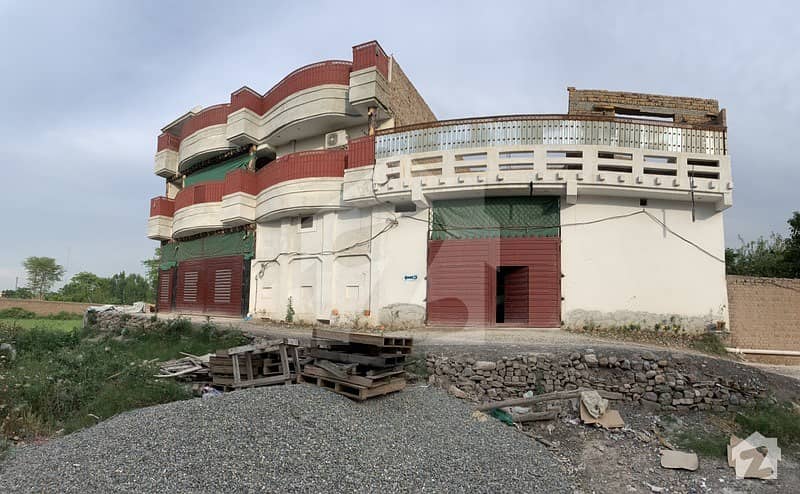 درمنگی ورسک روڈ پشاور میں 8 کمروں کا 8 مرلہ مکان 2 کروڑ میں برائے فروخت۔