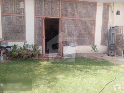 زبیر کالونی ملتان میں 6 کمروں کا 10 مرلہ مکان 1.4 کروڑ میں برائے فروخت۔