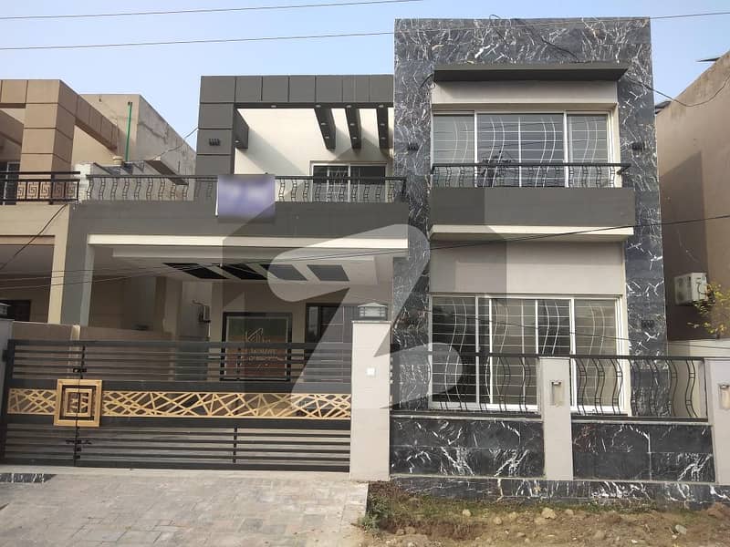 Good 10 Marla House For sale In Divine Gardens