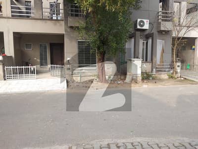ڈیوائن گارڈنز ۔ بلاک ای ڈیوائن گارڈنز لاہور میں 3 کمروں کا 5 مرلہ مکان 1.7 کروڑ میں برائے فروخت۔