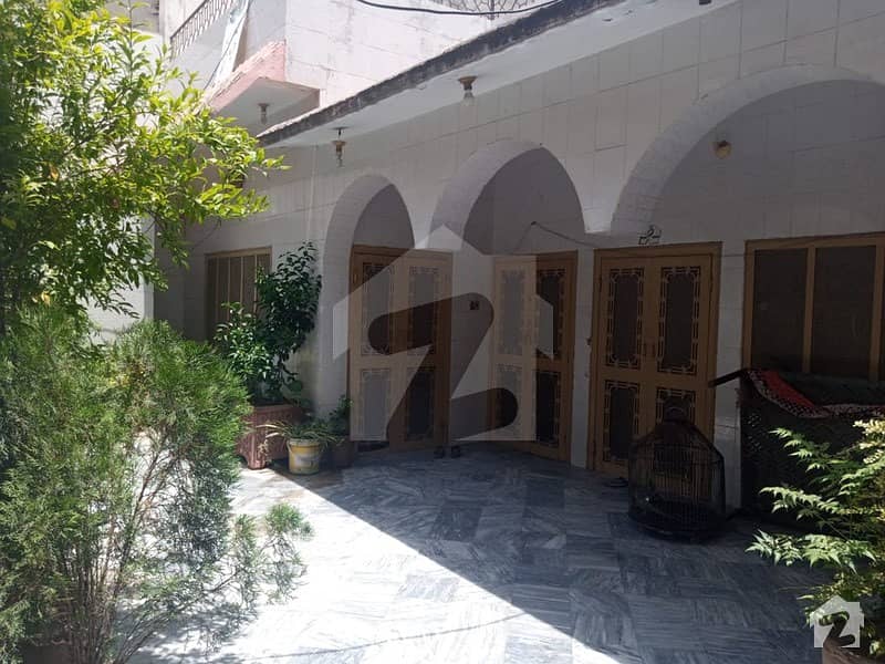 امامیہ کالونی جی ٹی روڈ لاہور میں 6 کمروں کا 13 مرلہ مکان 1.4 کروڑ میں برائے فروخت۔