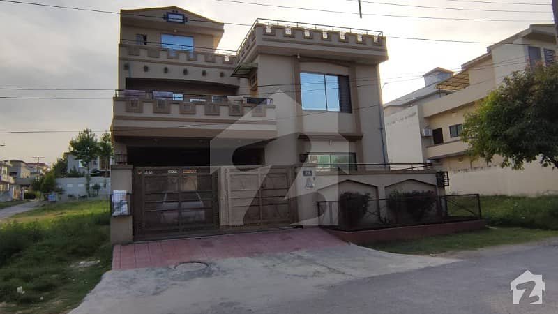 35 X 70 Beautiful Triple Storey House For Sale