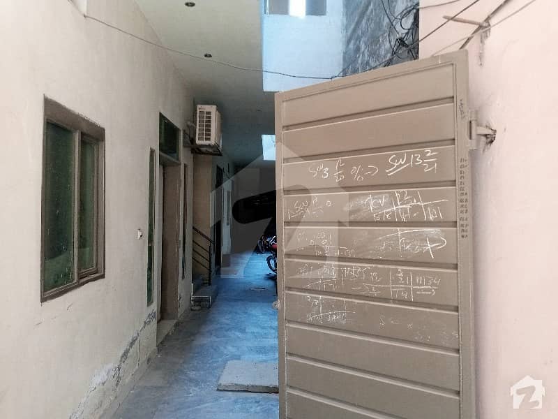 مرغزار آفیسرز کالونی لاہور میں 2 کمروں کا 3 مرلہ فلیٹ 25 لاکھ میں برائے فروخت۔