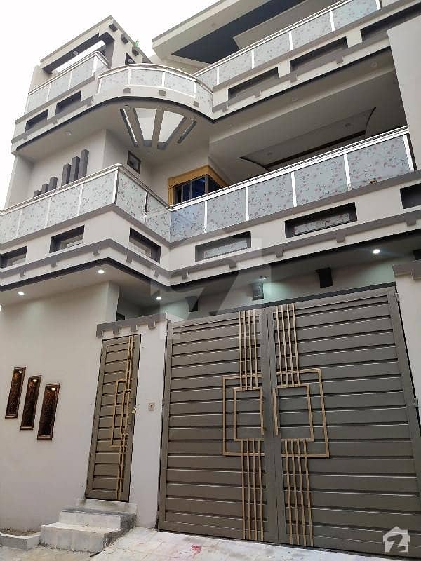 علی ماڈل ٹاؤن پشاور میں 7 کمروں کا 6 مرلہ مکان 1.4 کروڑ میں برائے فروخت۔