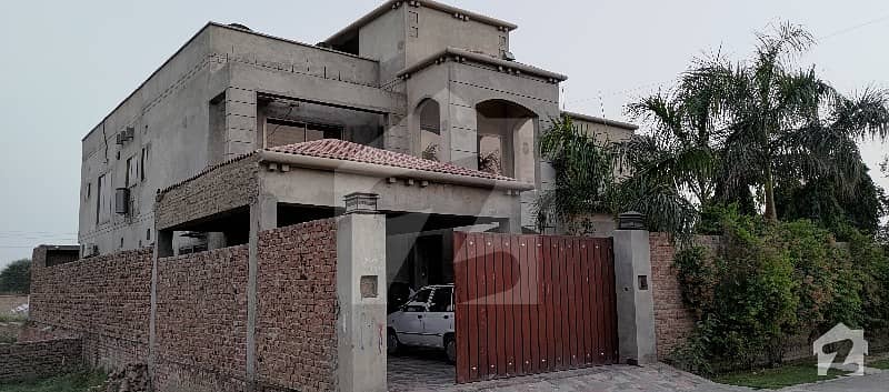 کینال روڈ رحیم یار خان میں 7 کمروں کا 1 کنال مکان 3 کروڑ میں برائے فروخت۔